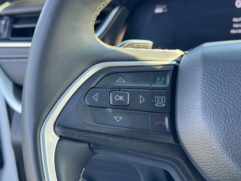 Jeep Grand Cherokee L Vehicle Image 19