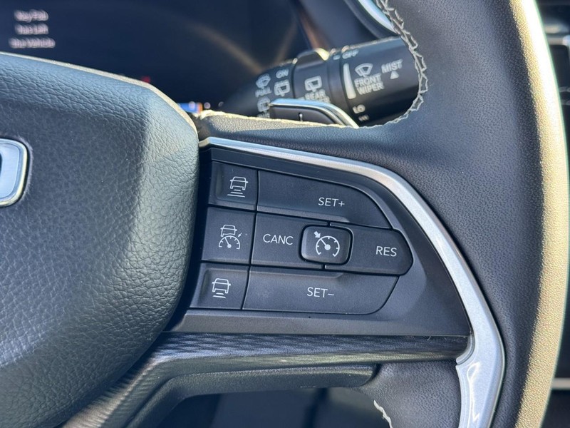 Jeep Grand Cherokee L Vehicle Image 20