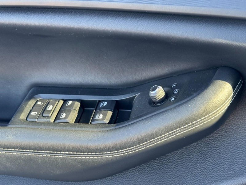 Jeep Grand Cherokee L Vehicle Image 24