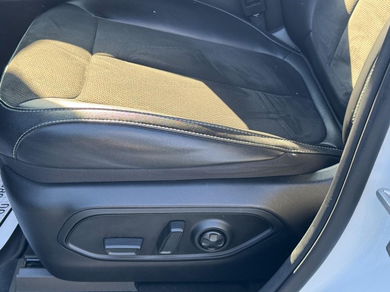 Jeep Grand Cherokee L Vehicle Image 25