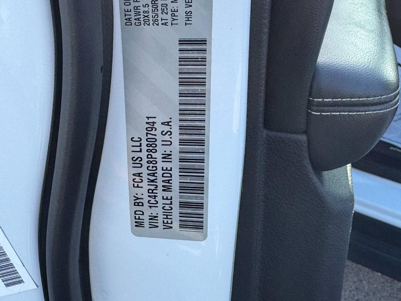 Jeep Grand Cherokee L Vehicle Image 26