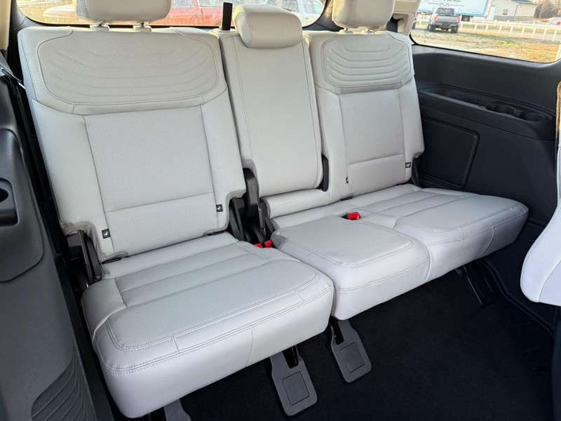 Ford Expedition Vehicle Image 05