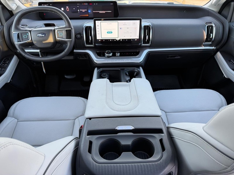 Ford Expedition Vehicle Image 09