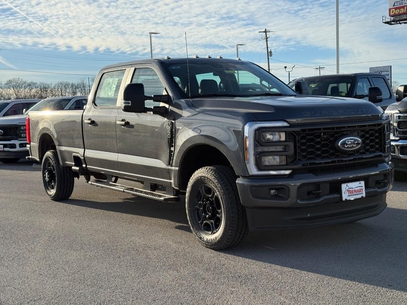 Ford Super Duty F-250 SRW Vehicle Image 02