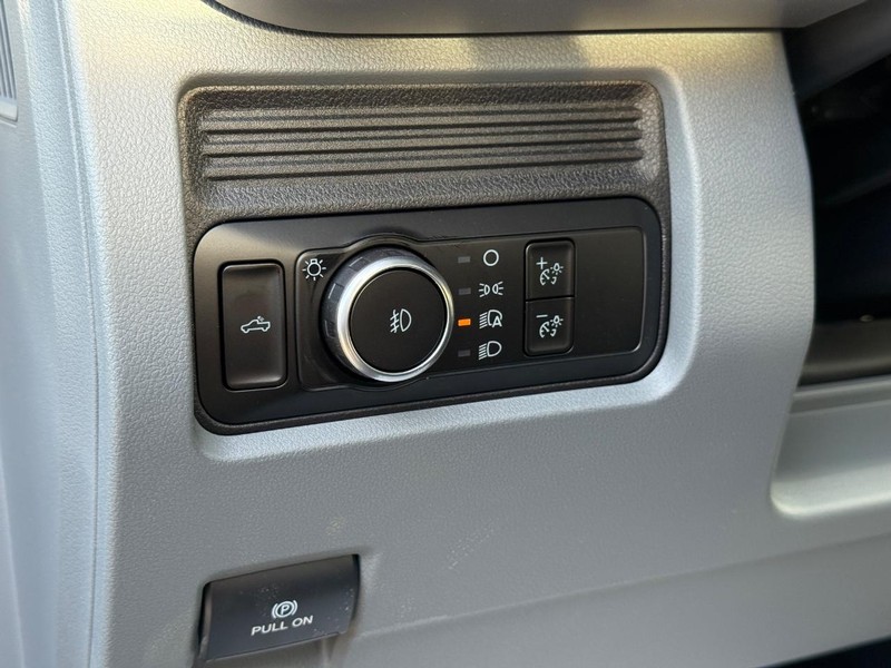 Ford Super Duty F-250 SRW Vehicle Image 17