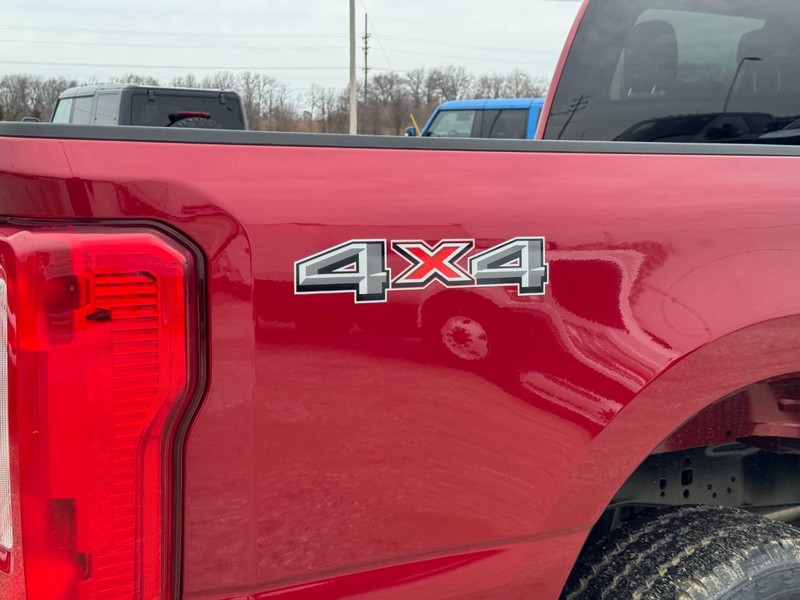 Ford Super Duty F-250 SRW Vehicle Image 04