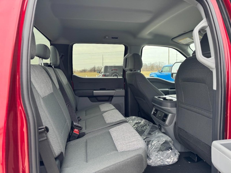 Ford Super Duty F-250 SRW Vehicle Image 06