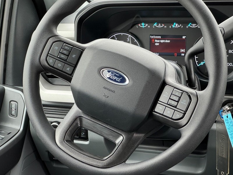 Ford Super Duty F-250 SRW Vehicle Image 08