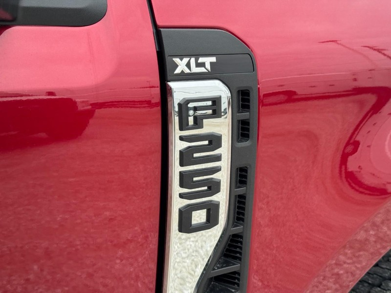 Ford Super Duty F-250 SRW Vehicle Image 12