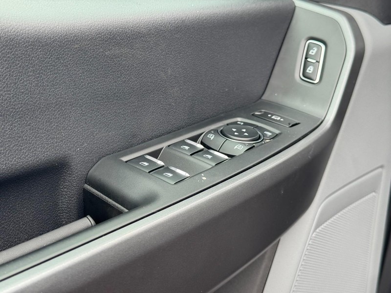 Ford Super Duty F-250 SRW Vehicle Image 13