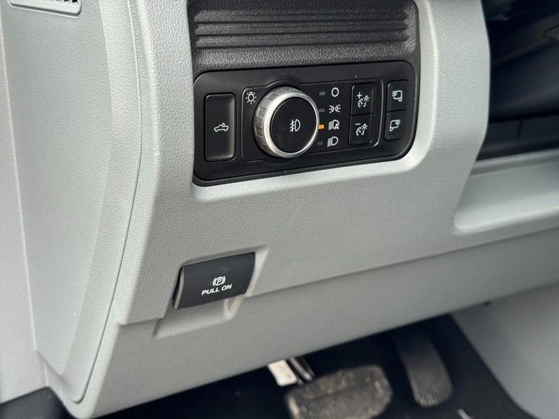 Ford Super Duty F-250 SRW Vehicle Image 15