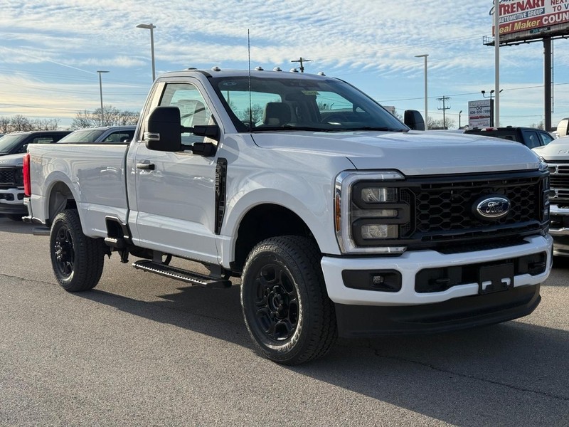 Ford Super Duty F-250 SRW Vehicle Image 02