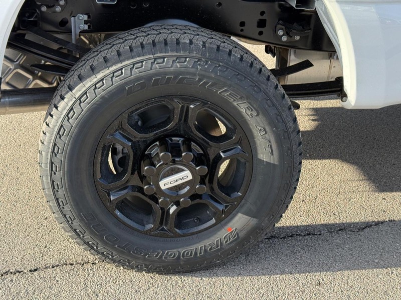 Ford Super Duty F-250 SRW Vehicle Image 04