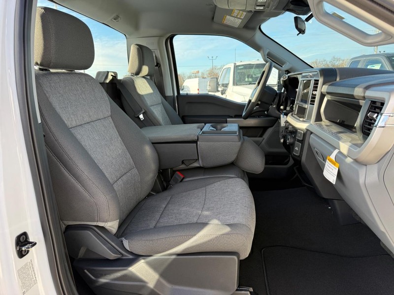 Ford Super Duty F-250 SRW Vehicle Image 06