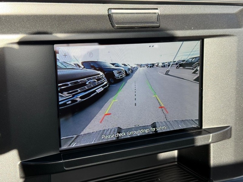 Ford Super Duty F-250 SRW Vehicle Image 12