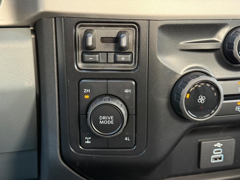 Ford Super Duty F-250 SRW Vehicle Image 13