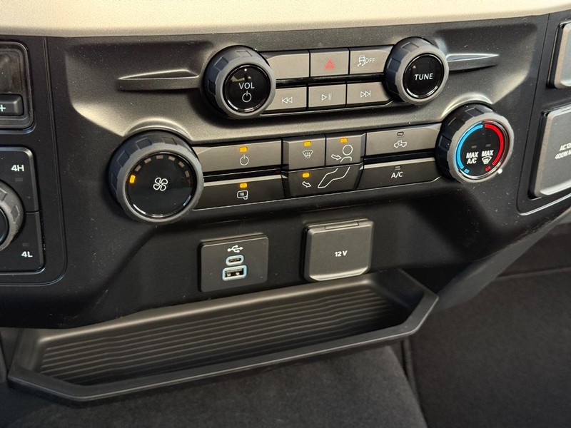 Ford Super Duty F-250 SRW Vehicle Image 14