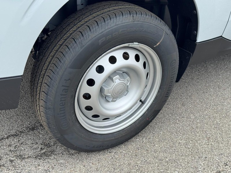 Ford Maverick Vehicle Full-screen Gallery Image 4