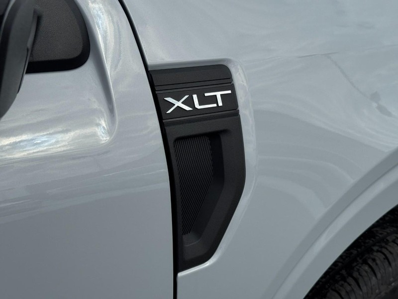 Ford Maverick Vehicle Full-screen Gallery Image 10