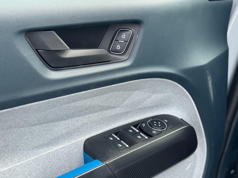 Ford Maverick Vehicle Full-screen Gallery Image 11