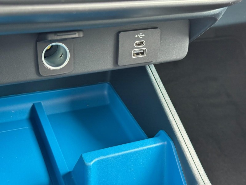 Ford Maverick Vehicle Full-screen Gallery Image 16