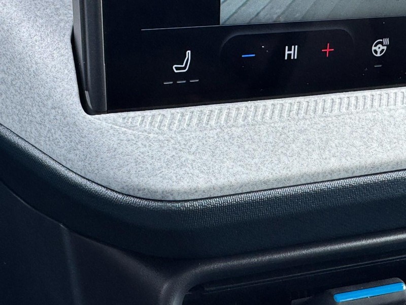 Ford Maverick Vehicle Full-screen Gallery Image 17