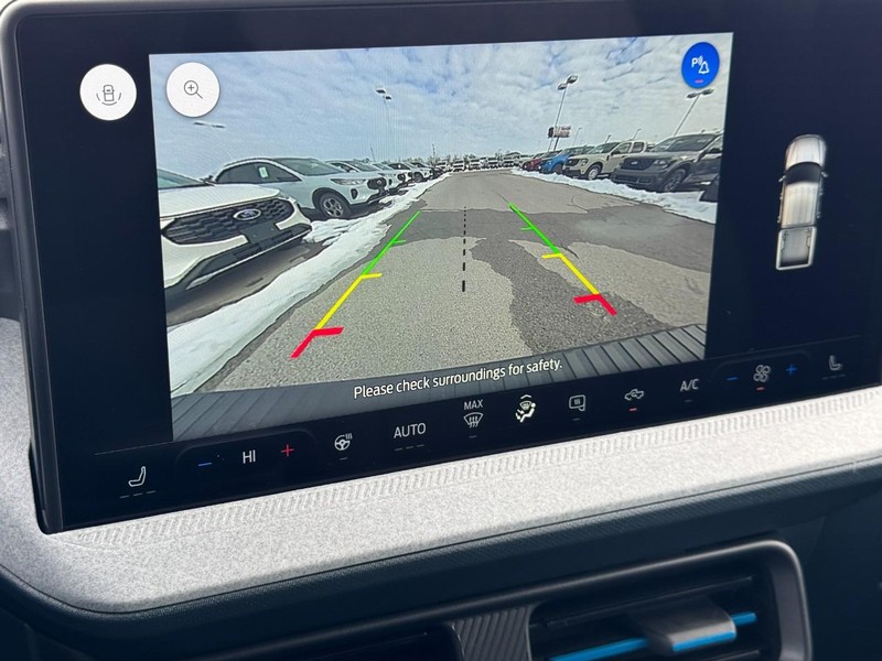 Ford Maverick Vehicle Full-screen Gallery Image 18