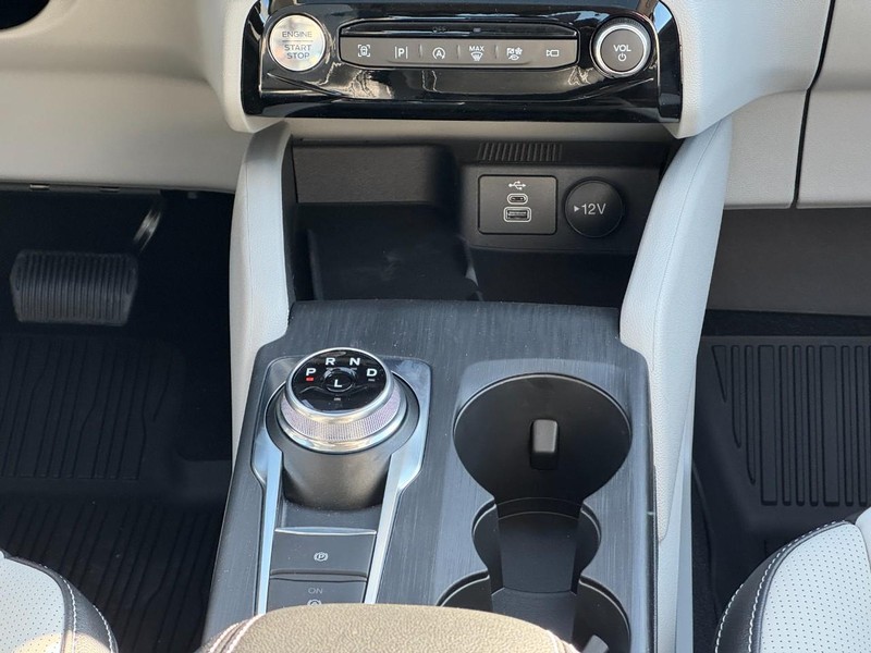 Ford Escape Vehicle Image 10