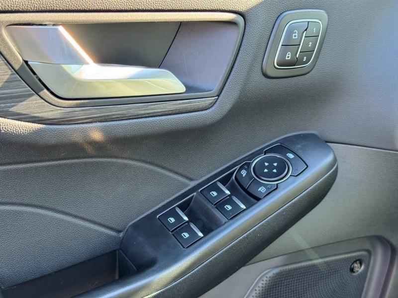 Ford Escape Vehicle Image 11