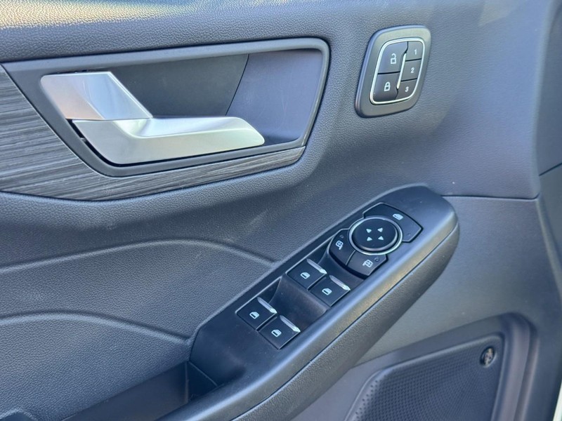 Ford Escape Vehicle Image 11