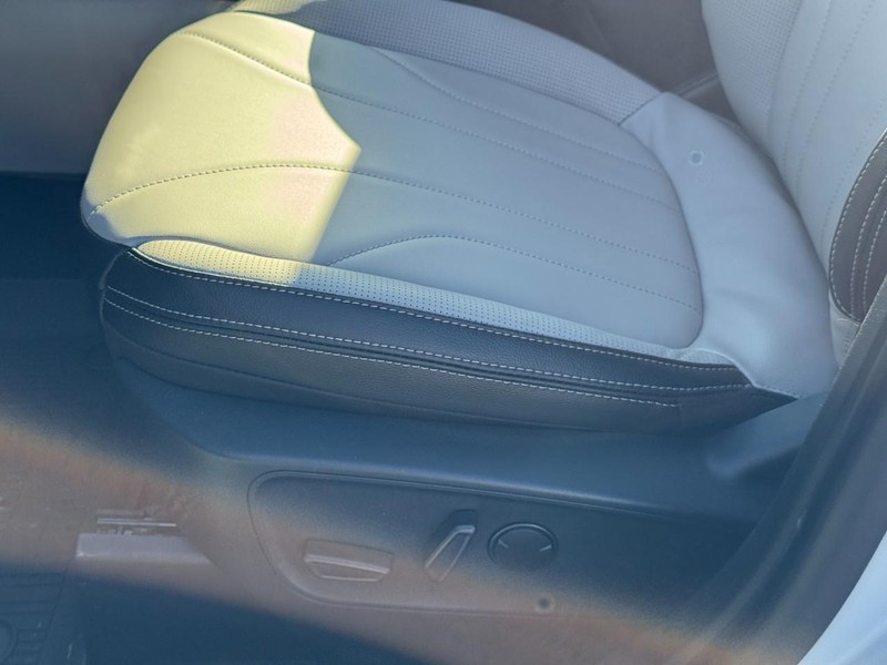 Ford Escape Vehicle Image 13