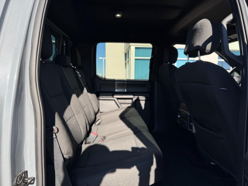 Ford F-150 Vehicle Full-screen Gallery Image 9