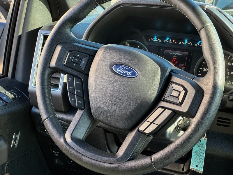 Ford F-150 Vehicle Full-screen Gallery Image 11