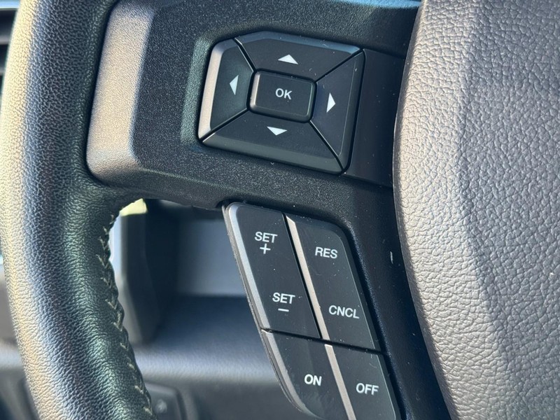 Ford F-150 Vehicle Full-screen Gallery Image 18