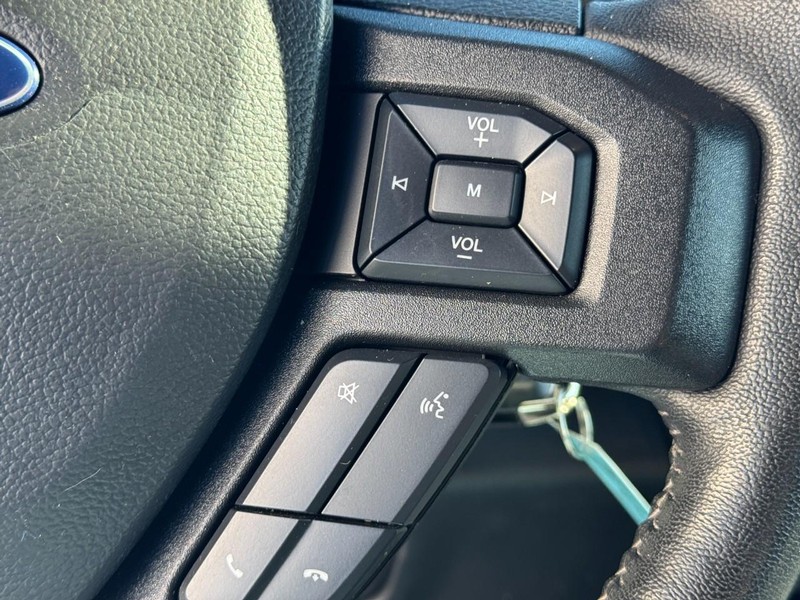 Ford F-150 Vehicle Full-screen Gallery Image 19