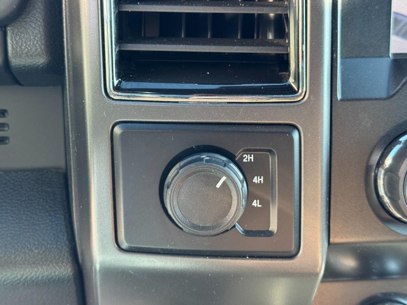 Ford F-150 Vehicle Full-screen Gallery Image 23