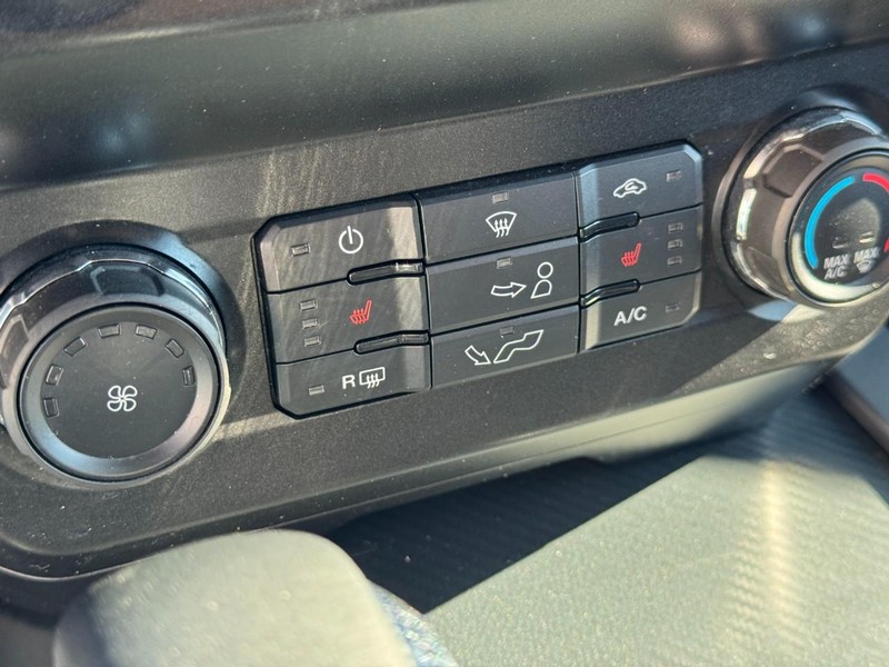 Ford F-150 Vehicle Full-screen Gallery Image 24