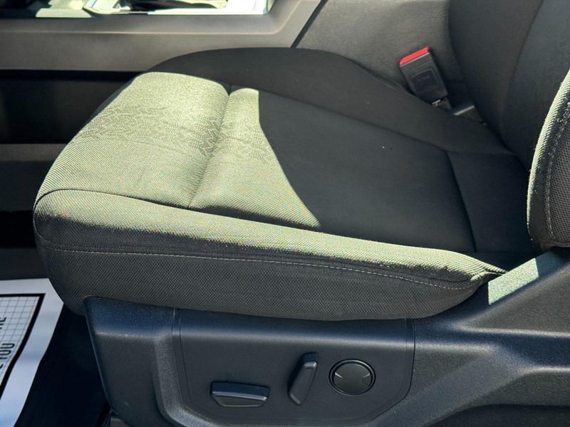 Ford F-150 Vehicle Full-screen Gallery Image 26