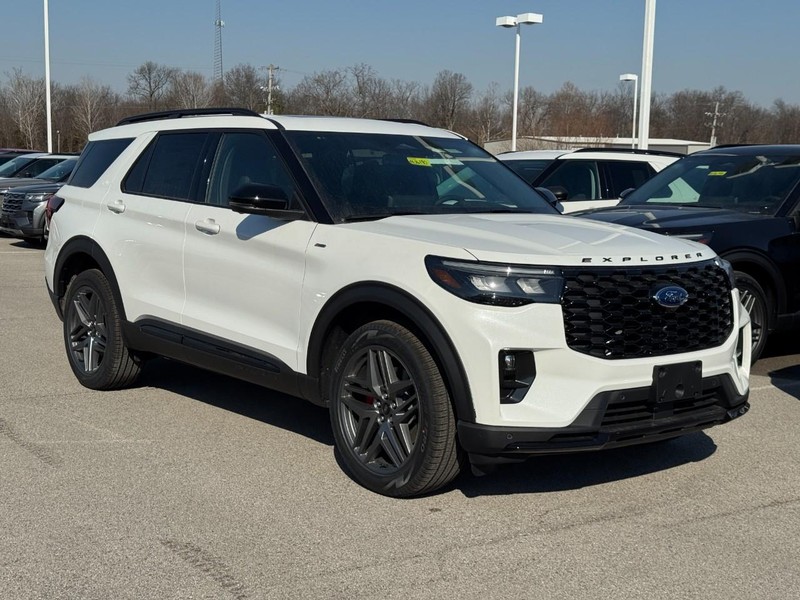 Ford Explorer Vehicle Full-screen Gallery Image 2