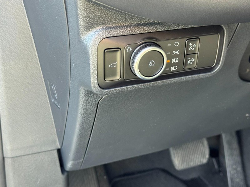 Ford Explorer Vehicle Full-screen Gallery Image 14