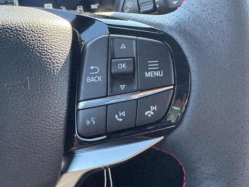 Ford Explorer Vehicle Full-screen Gallery Image 16