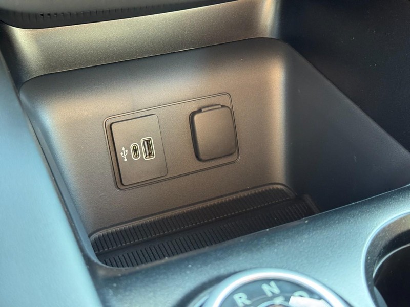 Ford Explorer Vehicle Full-screen Gallery Image 17