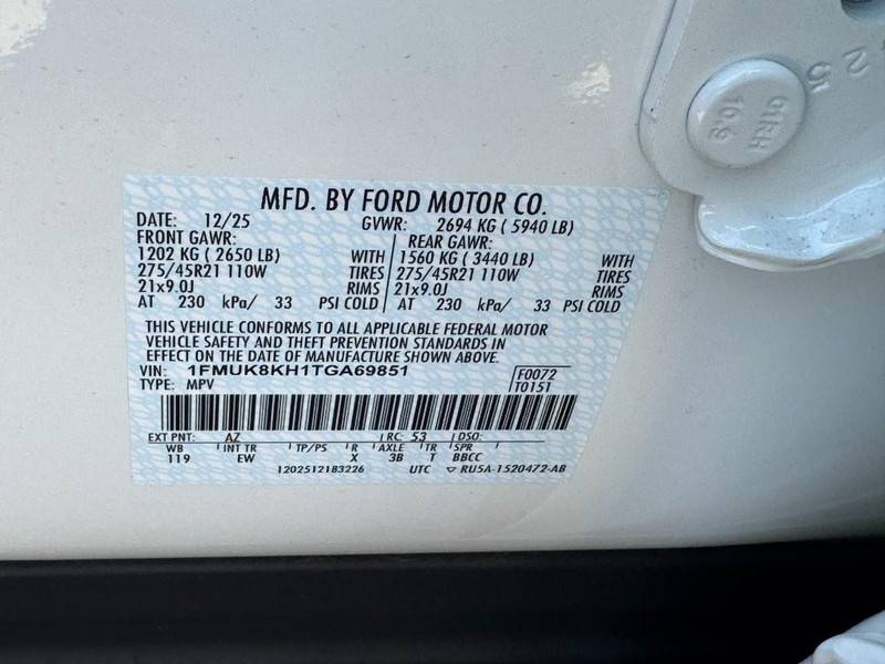 Ford Explorer Vehicle Full-screen Gallery Image 19