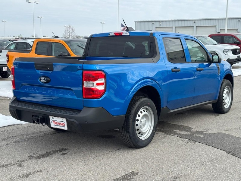 Ford Maverick Vehicle Full-screen Gallery Image 3