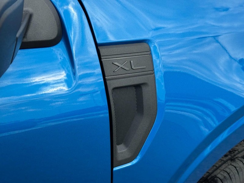 Ford Maverick Vehicle Full-screen Gallery Image 10