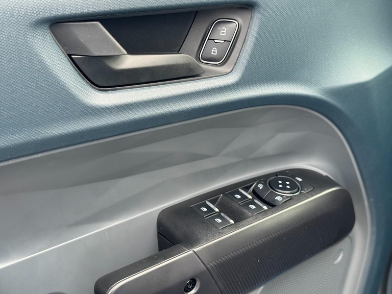 Ford Maverick Vehicle Full-screen Gallery Image 11