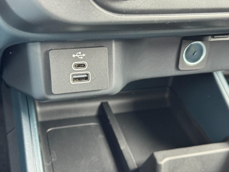 Ford Maverick Vehicle Full-screen Gallery Image 16