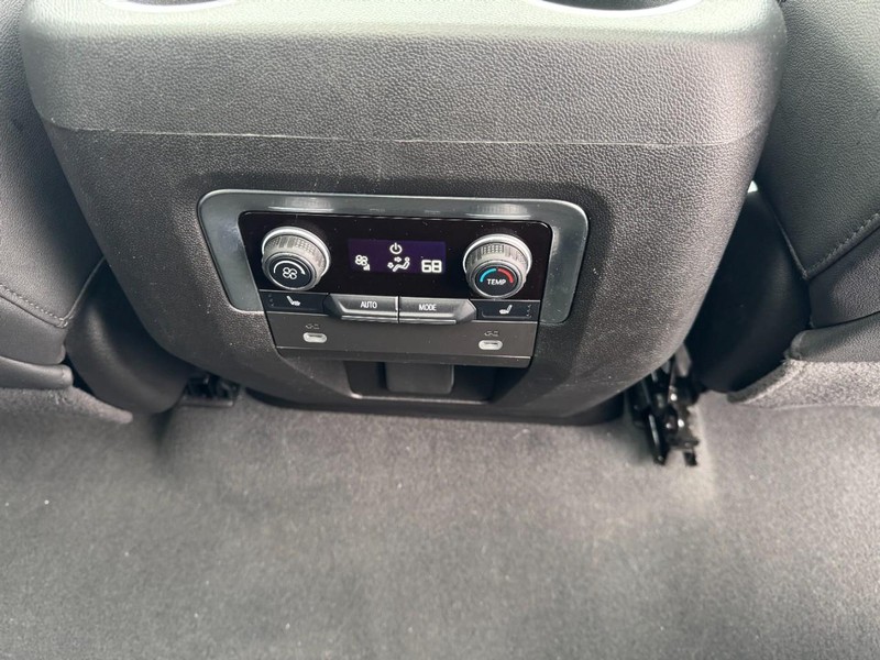 Chevrolet Tahoe Vehicle Image 17