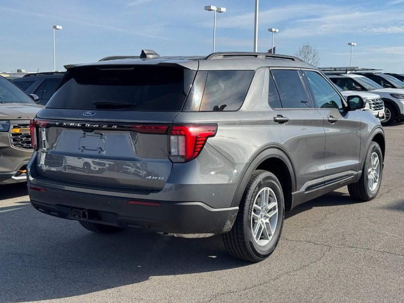 Ford Explorer Vehicle Image 03