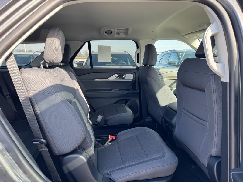 Ford Explorer Vehicle Image 05